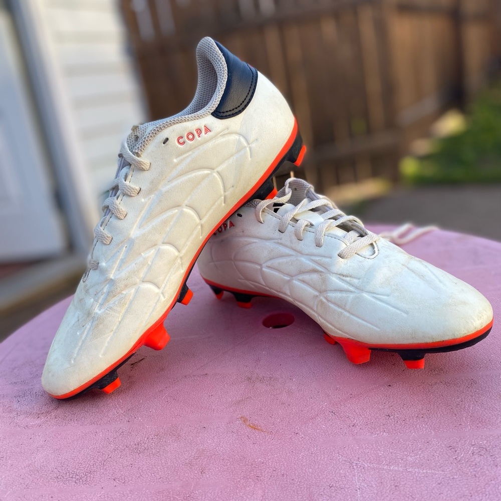 Men’s size 8 Copa Adidas soccer cleats. My son wore them one season.